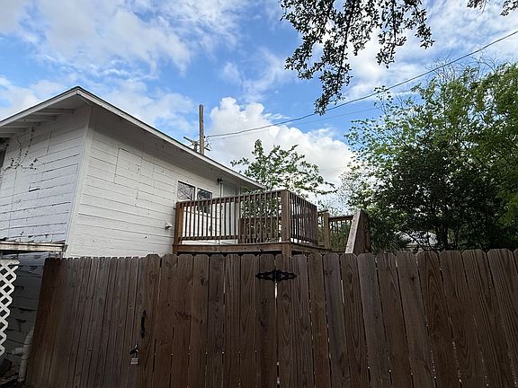 2nd image of 2210 W Travis St #2