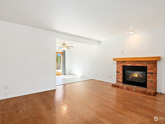 4th image of 15802 42nd Avenue Ct E