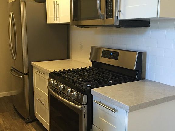 2nd image of 210 Larkspur Plaza Dr #210