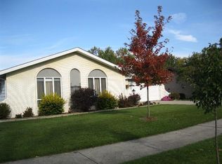 129 Vickroy Dr, Crown Point, IN 46307