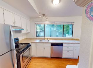 7120-7130 SW Montauk Cir, Lake Oswego, OR 97035