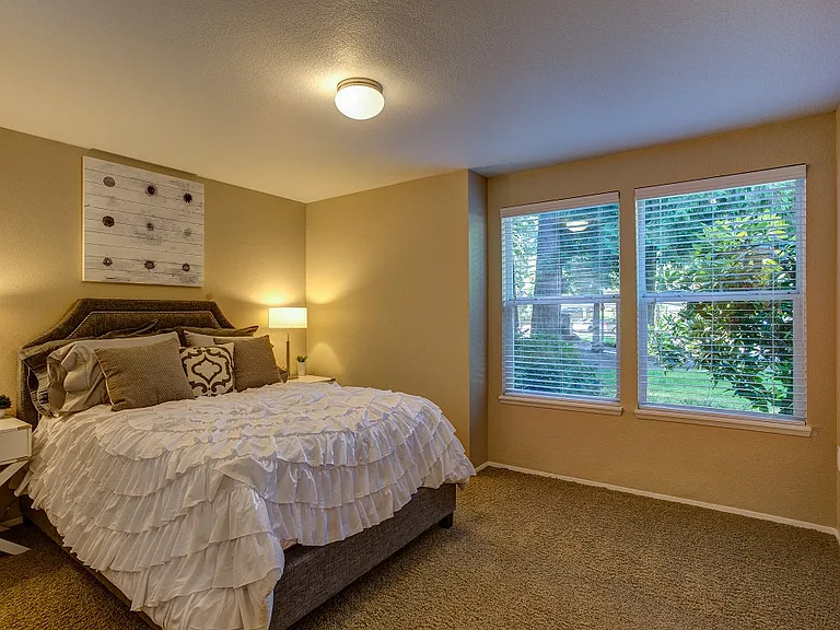 Commons at Creekside Apartments — Photo 9