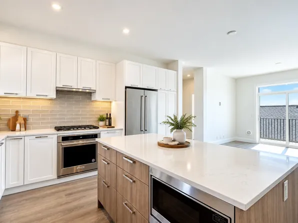 1310 Mitchell St #127, Coquitlam, BC V3E 0T9