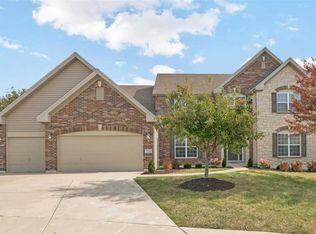 210 Irish Hound Dr, O'Fallon, MO 63368