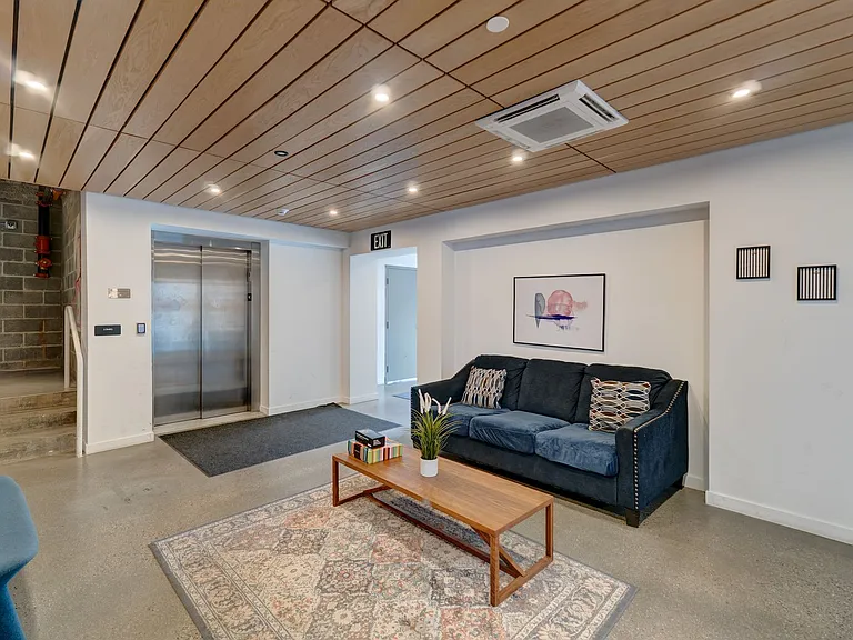 104 Howe St — Photo 42
