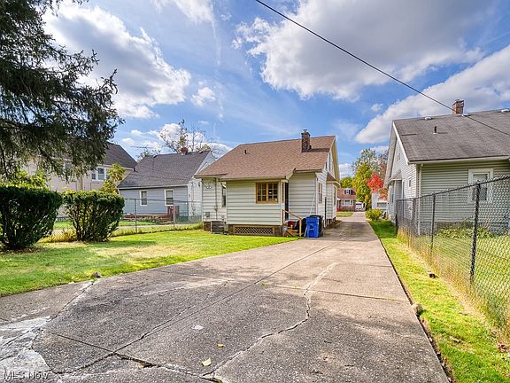 3rd image of 3891 E 146th St