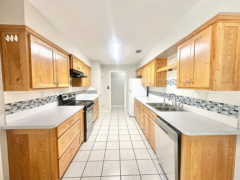 2829 Bailey Ln — Photo 8