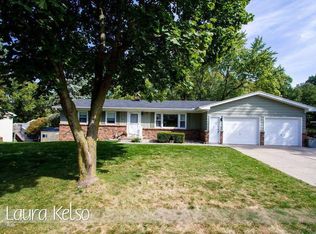 3084 Woodsboro Dr NE, Grand Rapids, MI 49525