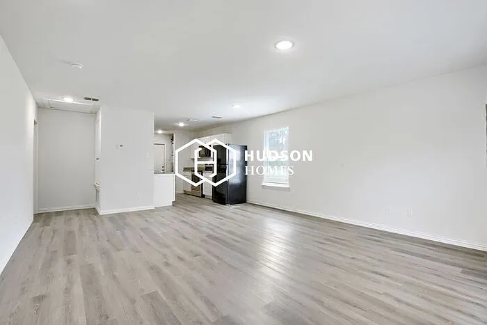 1109 E Birdsong St — Photo 4