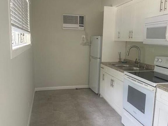 5th image of 3081 Virginia St