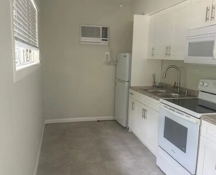 3081 Virginia St — Photo 4