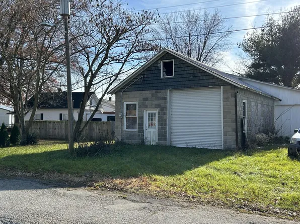 1003 W 5th St, Falmouth, KY 41040