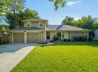 216 S Parkwood Ln, Wichita, KS 67218