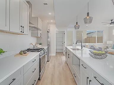 3rd image of 1382 Perry St