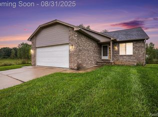 2310 Pear Tree Dr, Burton, MI 48519