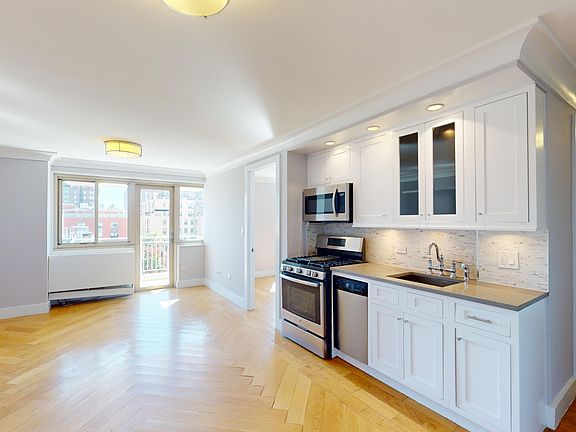 4th image of 70 W 93rd St #7010D
