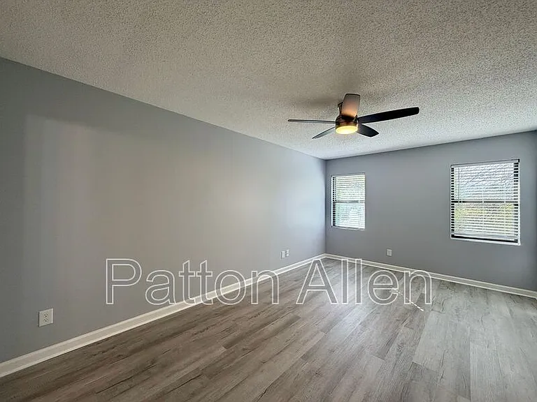 2406 Abbey Cir — Photo 18