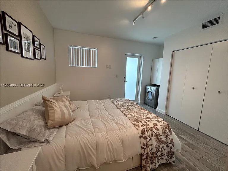 1035 Euclid Ave #27 — Photo 7