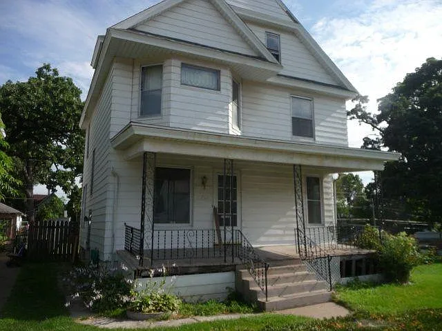 720 E 15th St photo 1