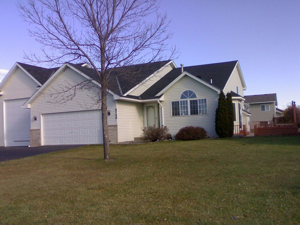 Home on Cul-de-sac w/oversized Garage