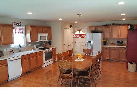4th image of 16 Tidewater Ct