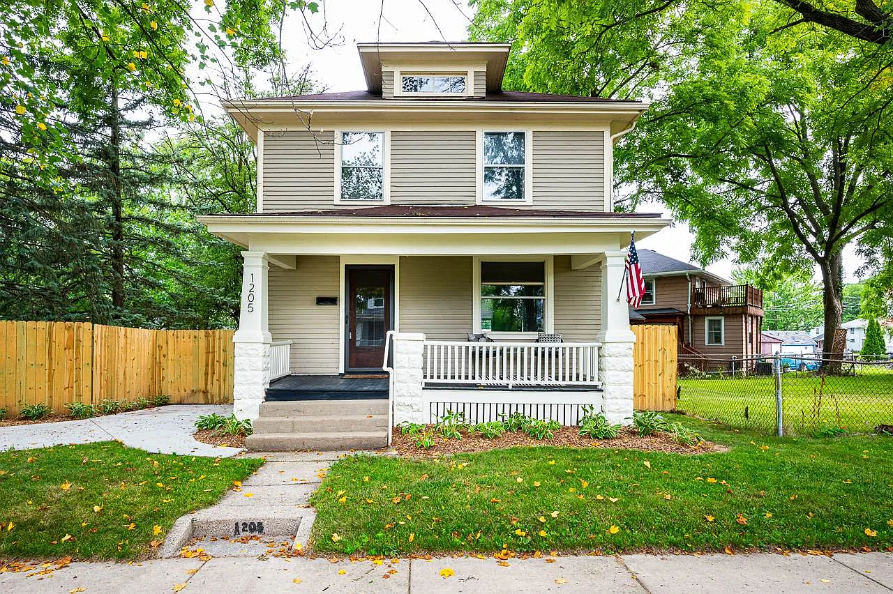 1205 Lynn Ave photo 1
