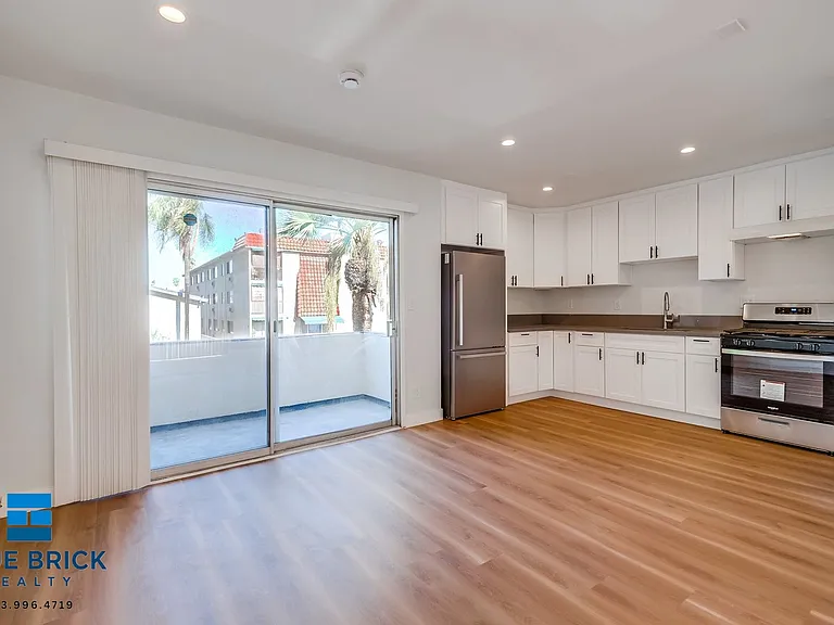5415 Corteen Pl #22 — Photo 9