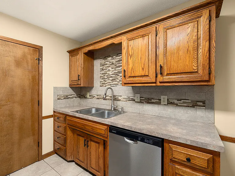 3753 N Pickwick Ave — Photo 15