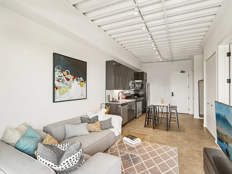 1222 W Jackson Blvd #206 — Photo 1