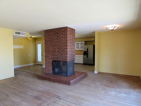 4th image of 3821 Delamar Ave NE