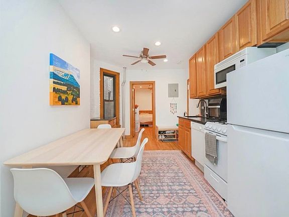 4th image of 423 E 81st St #3FW