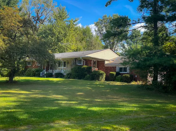 9240 Earhart Rd, South Lyon, MI 48178