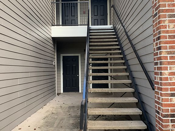 2nd image of 10000 Gate Pkwy #326