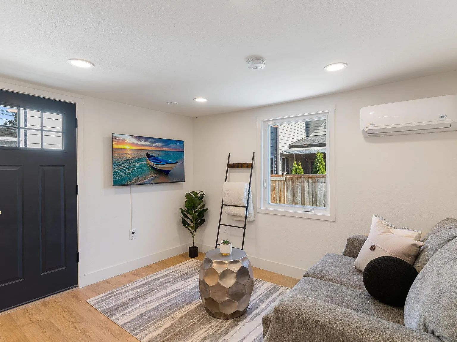1 bed, 400 sqft, $1,995 — Photo 3