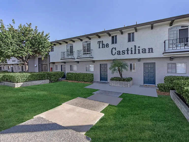 Castilian and Cordova Apartment Homes — Photo 5