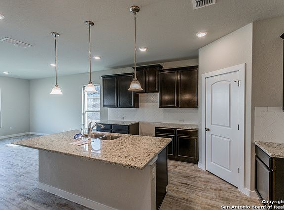 2nd image of 2422 Valencia Crst