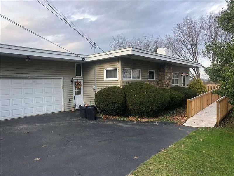 1st image of 217 Aster Dr W