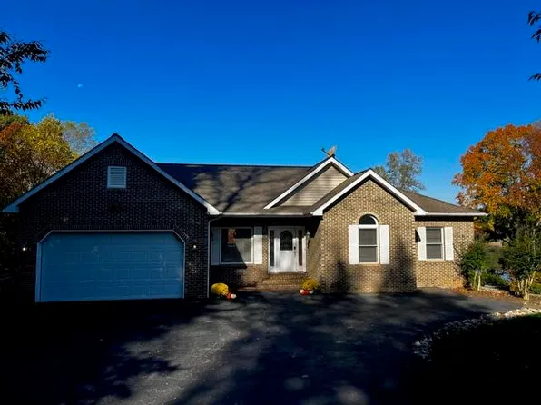 75 Woodlake Ct, Moneta, VA 24121