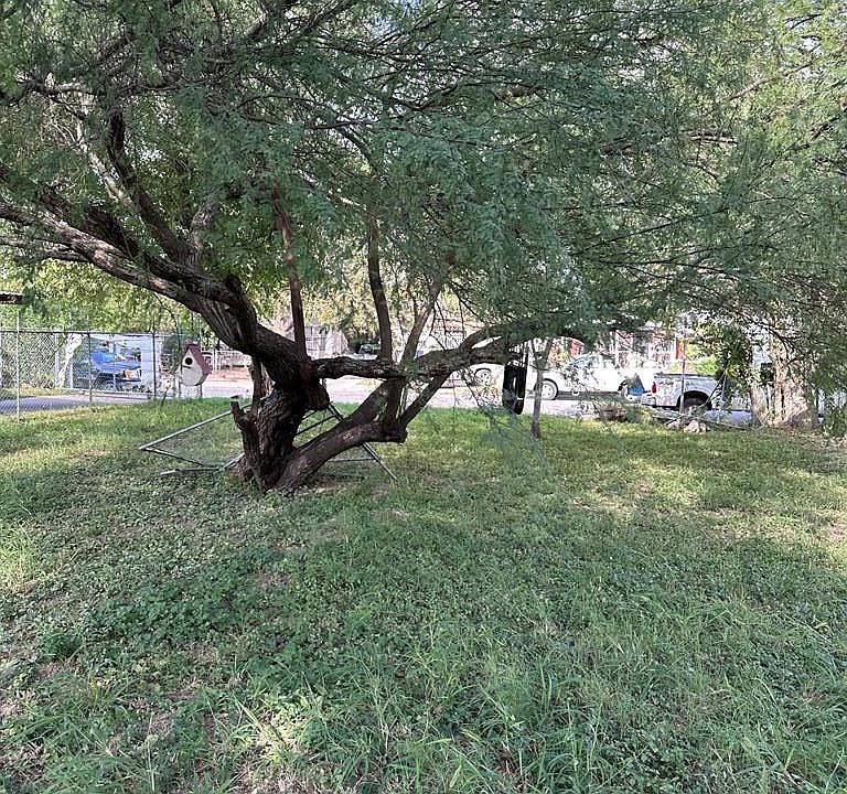 2nd image of 1714 Polk St