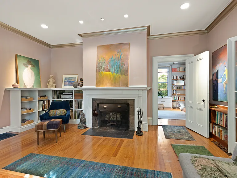32 Hawthorn St #1 — Photo 3
