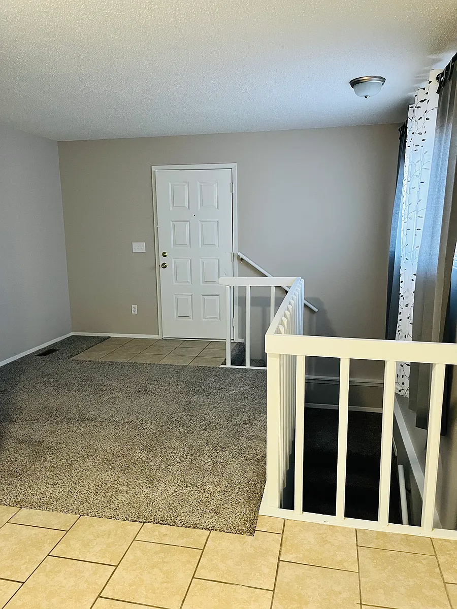 Building Photo - 411 Harvest Ln #411