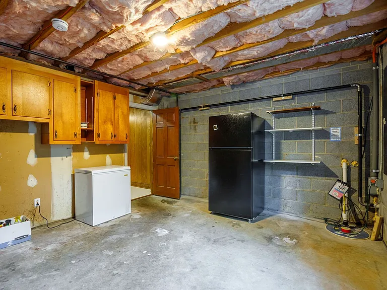2401 Scarsborough Dr — Photo 45