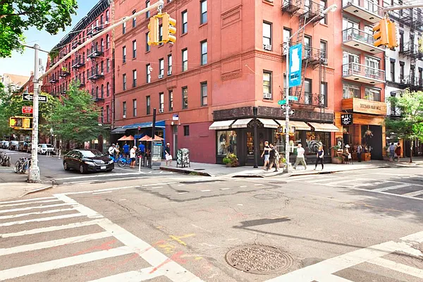 Rented by Veracity NYC LLC | media 19