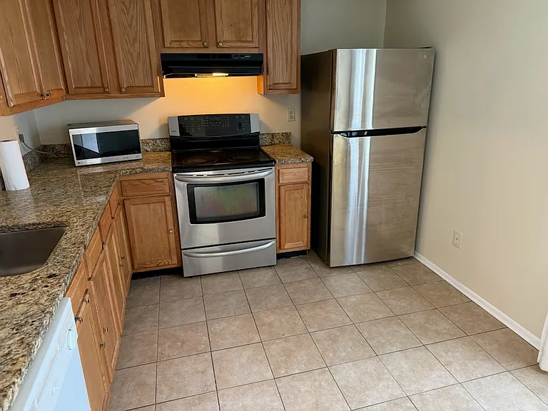 Kitchen W/updated appliances