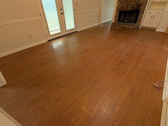 4th image of 165 Heritage Farm Ln
