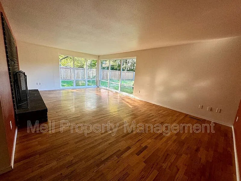 3 bed, 2.0 bath, 1681 sqft, $2,450 — Photo 2