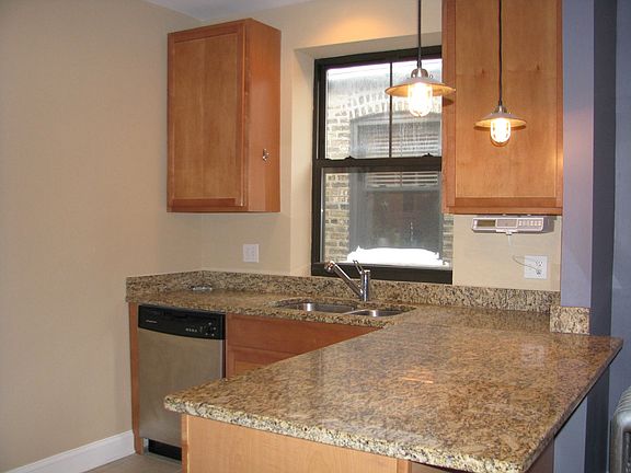 5th image of 5954 N Lakewood Ave APT 3E