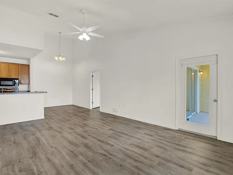 10201 Courtney Palms Blvd #304 — Photo 6