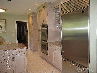 3rd image of 30 Dogwood Ln