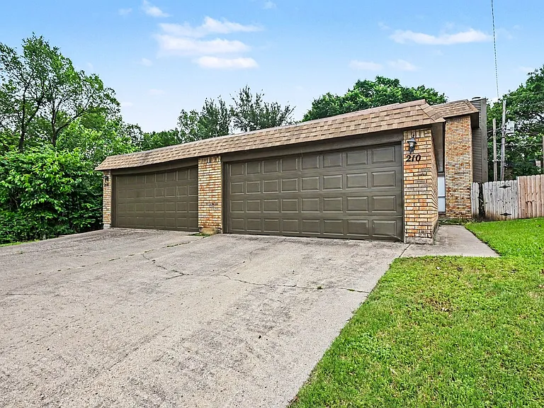 2103 Mistletoe Ave — Photo 14